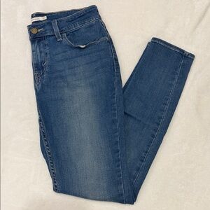 💜 Levi’s 535 Super Skinny Jeans